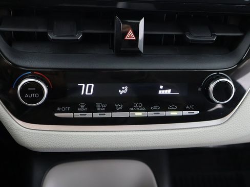 Used 2021 Toyota Corolla LE image 42