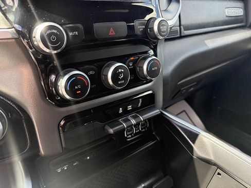 Used 2019 RAM 1500 Big Horn AWD/4WD image 13