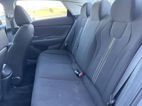 Used 2022 Hyundai Elantra SEL image 19