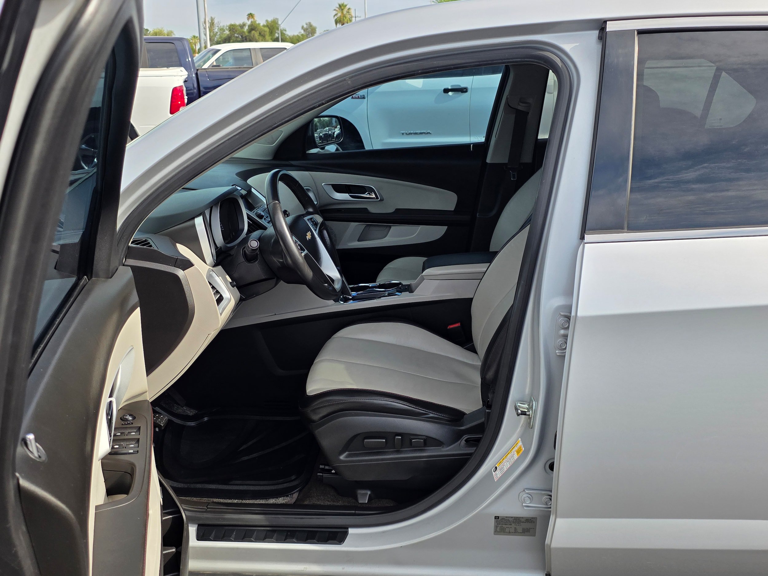 Used 2010 Chevrolet Equinox LT w/ Chrome Appearance Package FWD image 14