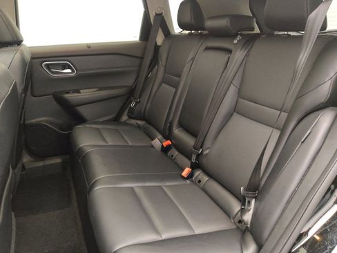 Used 2021 Nissan Rogue SV w/ Premium Package image 18