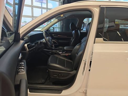 Certified 2024 Kia Telluride S FWD image 15