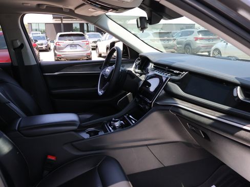 Used 2024 Jeep Grand Cherokee Limited 4xe AWD/4WD image 7