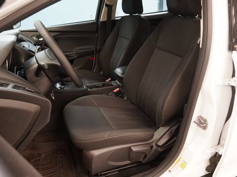 Used 2016 Ford Focus SE FWD image 3