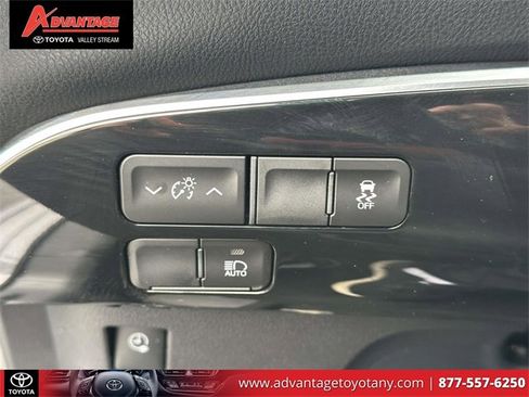 Used 2022 Toyota Prius Prime XLE image 24