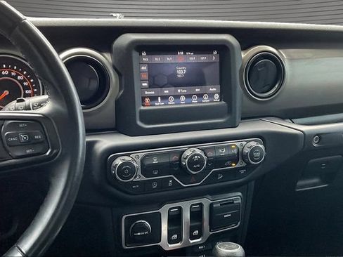 Used 2019 Jeep Wrangler Sport AWD/4WD image 9