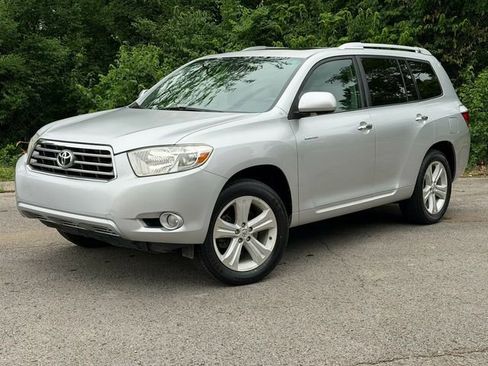 Used 2010 Toyota Highlander Limited FWD image 2