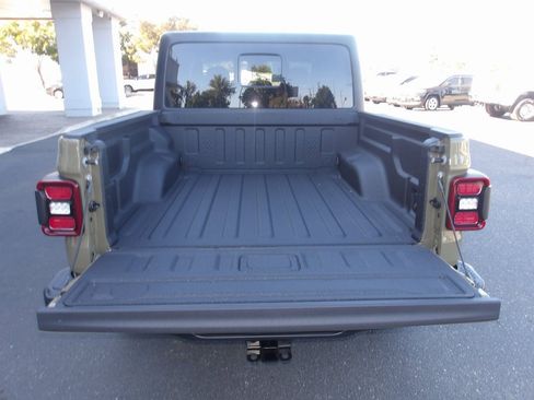 New 2025 Jeep Gladiator Willys image 10