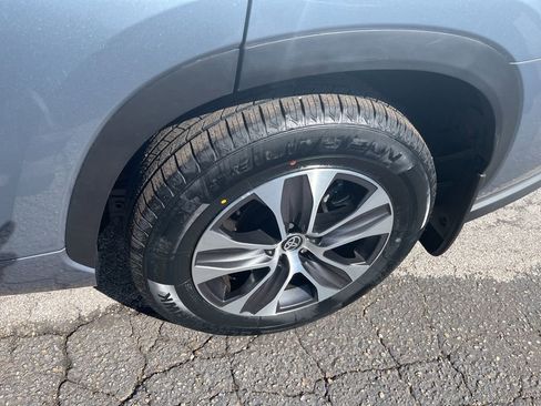 Used 2022 Toyota Highlander XLE image 24