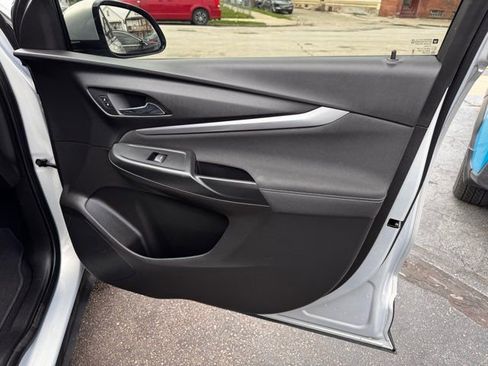 Used 2023 Chevrolet Bolt EUV LT image 30