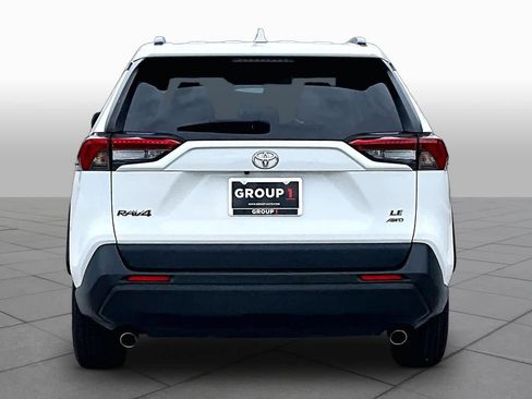 Used 2021 Toyota RAV4 LE AWD/4WD image 5