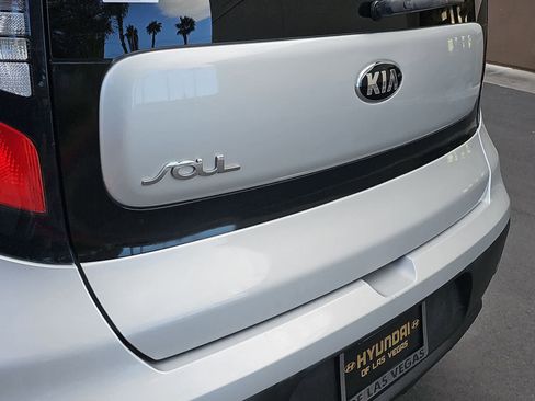 Used 2017 Kia Soul image 11