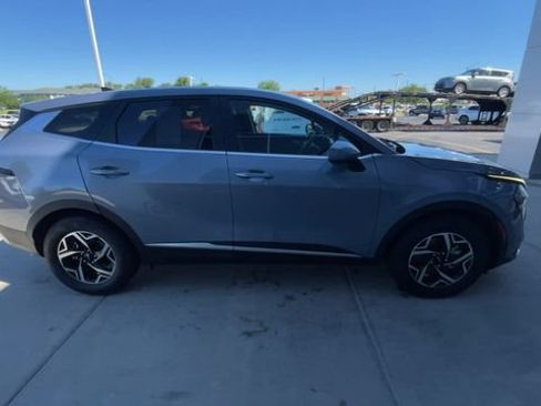 Used 2025 Kia Sportage LX FWD image 3