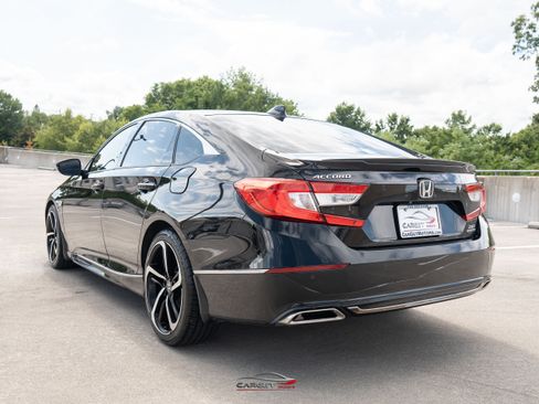 Used 2018 Honda Accord Touring image 5