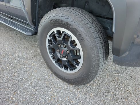 Used 2025 Toyota 4Runner TRD Off-Road Premium AWD/4WD image 26