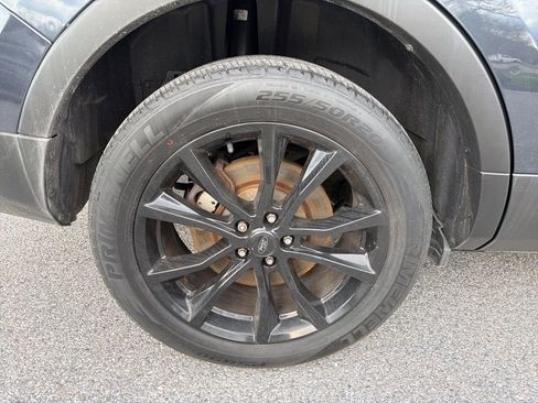 Used 2017 Ford Explorer XLT w/ Equipment Group 202A AWD/4WD image 12