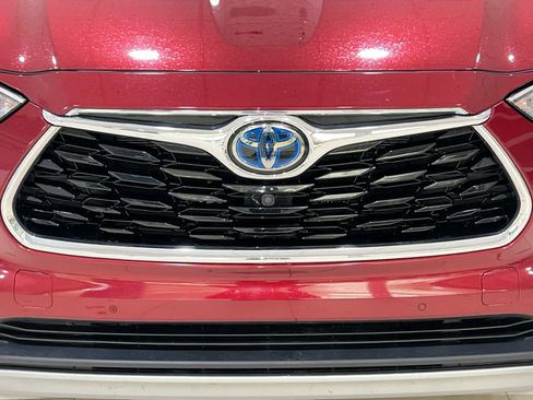 Used 2021 Toyota Highlander Platinum image 4