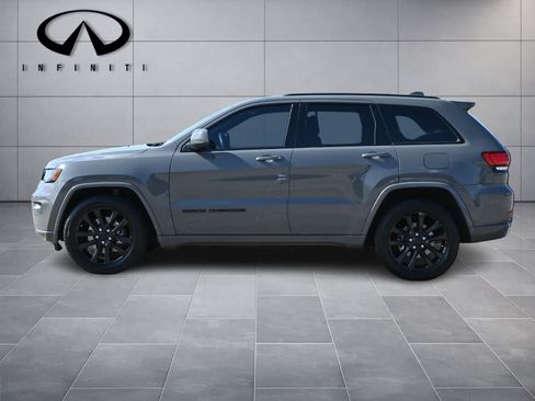 Used 2021 Jeep Grand Cherokee Laredo X RWD image 4