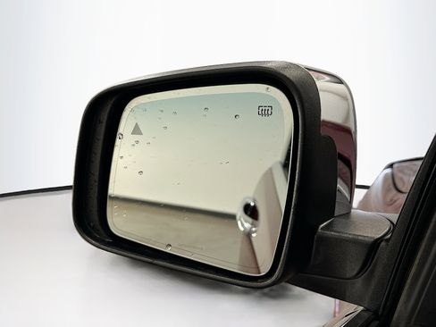 Used 2020 Jeep Grand Cherokee Overland image 16