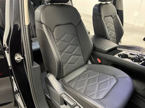 Used 2024 Volkswagen Atlas SE image 26