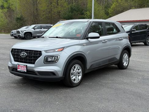 Used 2022 Hyundai Venue SE FWD image 1