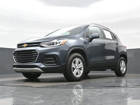 Used 2022 Chevrolet Trax LT w/ Driver Confidence Package AWD/4WD image 25