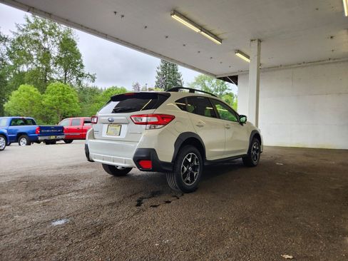 Used 2018 Subaru Crosstrek 2.0i Premium AWD/4WD image 3
