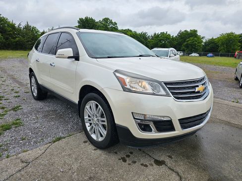 Used 2015 Chevrolet Traverse LT w/ Style and Technology Package FWD image 2