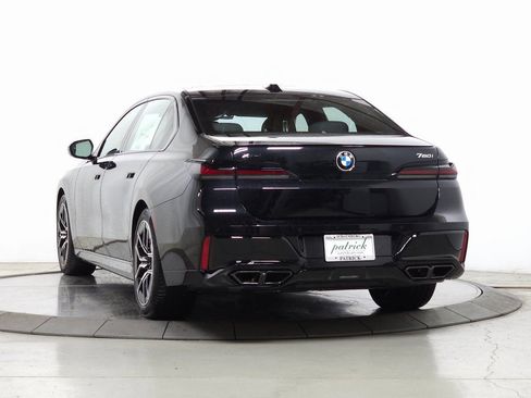 Used 2026 BMW 760i xDrive w/ Executive Package AWD/4WD image 5