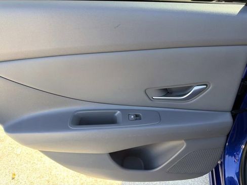 Certified 2025 Hyundai Elantra Sport image 9