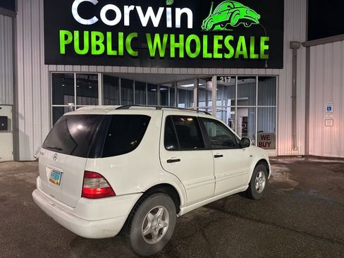 Used 2000 Mercedes-Benz ML 320 4MATIC image 9