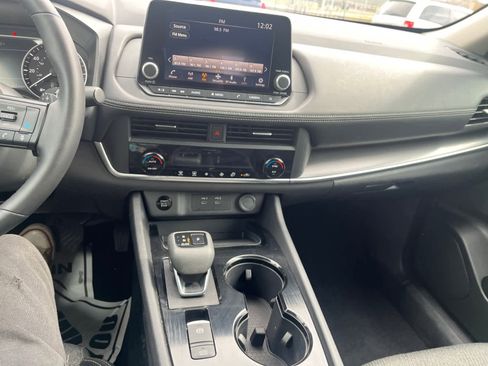 Used 2025 Nissan Rogue SV image 15