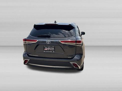 Used 2020 Toyota Highlander XLE FWD image 5