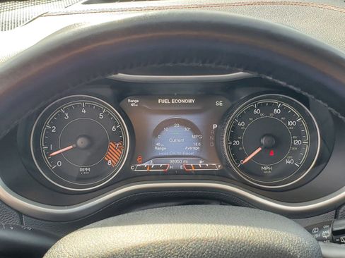 Used 2014 Jeep Cherokee Trailhawk AWD/4WD image 19