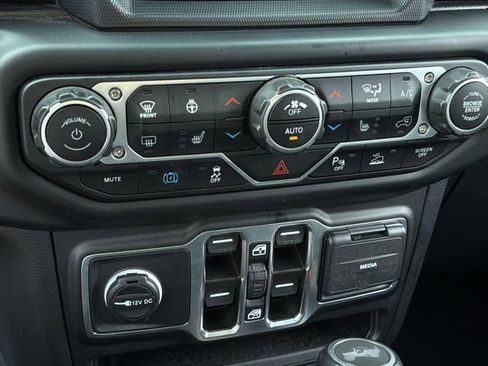 Used 2023 Jeep Wrangler Unlimited Sahara w/ Cold Weather Group AWD/4WD image 28