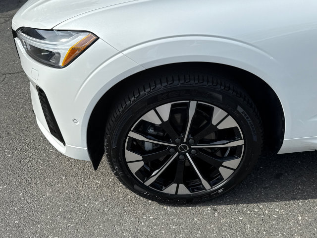 Certified 2026 Volvo XC60 B5 Plus AWD/4WD image 8