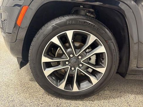 Used 2022 Jeep Grand Cherokee Overland w/ Luxury Tech Group IV image 15