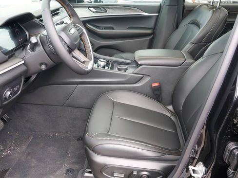 New 2026 Jeep Grand Cherokee L Limited AWD/4WD image 4