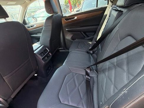 Used 2025 Volkswagen Atlas SE FWD image 6
