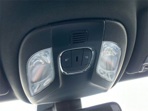 Used 2024 Jeep Compass Latitude image 38