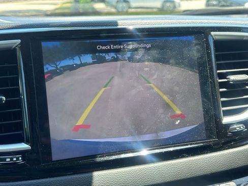 Used 2024 Chrysler Pacifica Touring-L FWD image 36