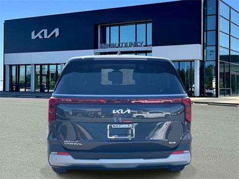 New 2026 Kia Carnival LXS image 11