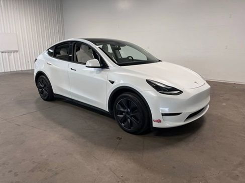 Used 2024 Tesla Model Y Long Range image 1