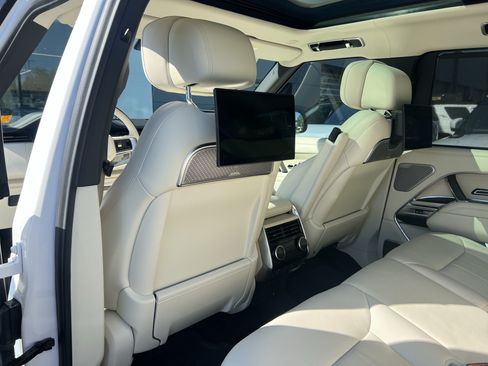 Certified 2024 Land Rover Range Rover Autobiography AWD/4WD image 29