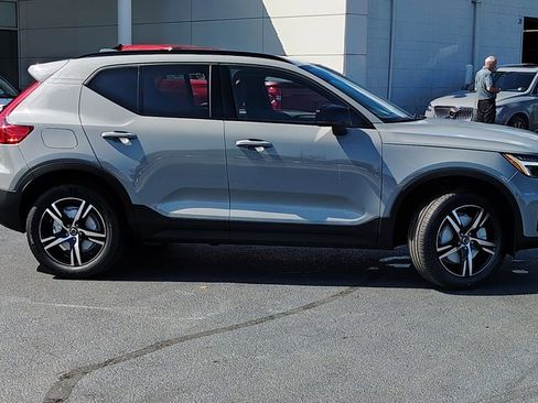 New 2026 Volvo XC40 B5 Core AWD/4WD image 2