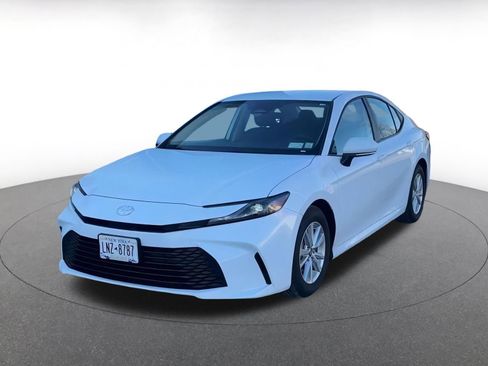 Used 2025 Toyota Camry LE image 7