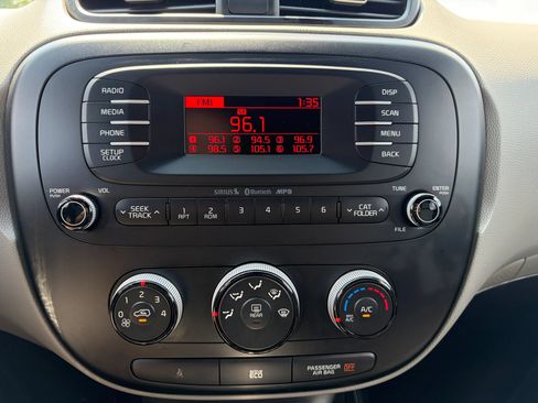 Used 2016 Kia Soul FWD image 33
