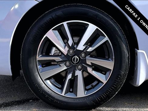 Used 2024 Nissan Versa SV w/ Trunk Package image 32