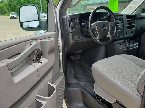 Used 2018 Chevrolet Express 2500 w/ Driver Convenience Package RWD image 10