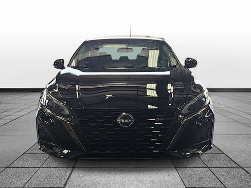 Used 2023 Nissan Altima 2.5 SR FWD image 2